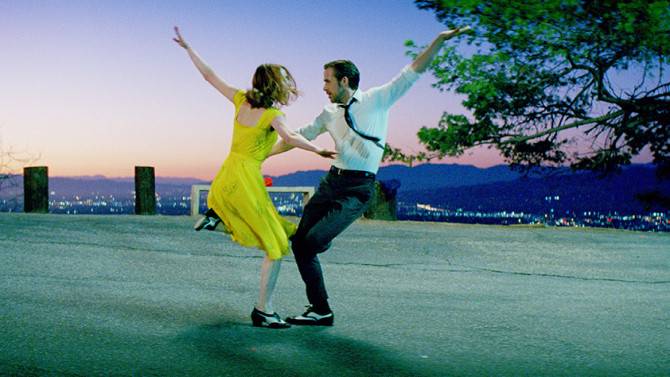 'La La Land,' 'Moonlight' top Golden Globes