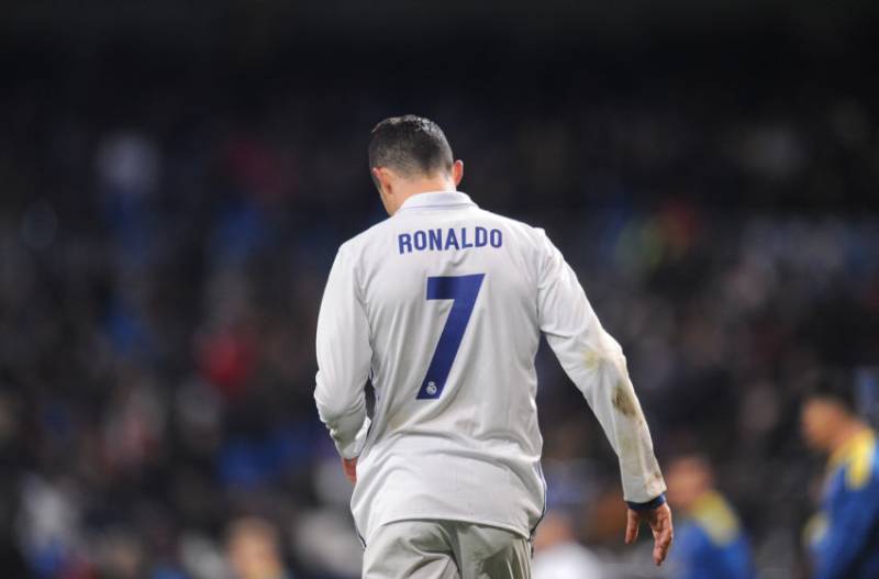 Ronaldo turns boos to cheers for Real as rivals slip up