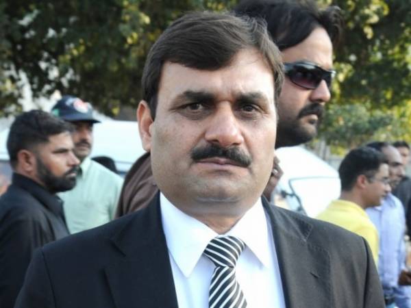 PPP's Shaukat Basra injured, PA killed in gunfight