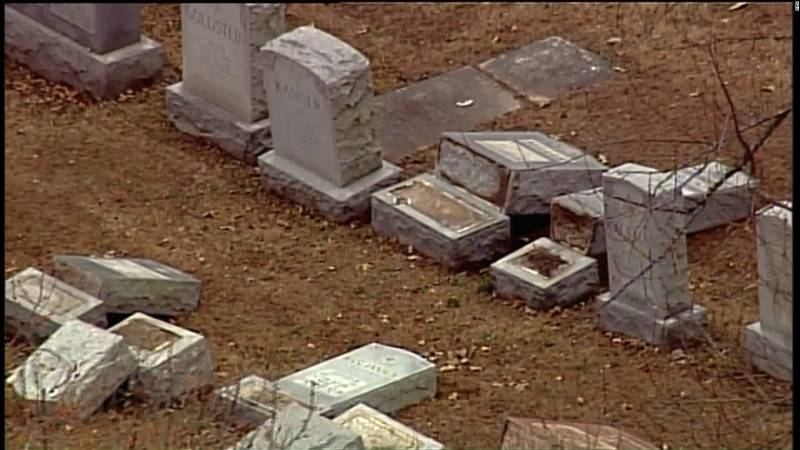 Muslim-American activists raise money to repair vandalized Jewish cemetery