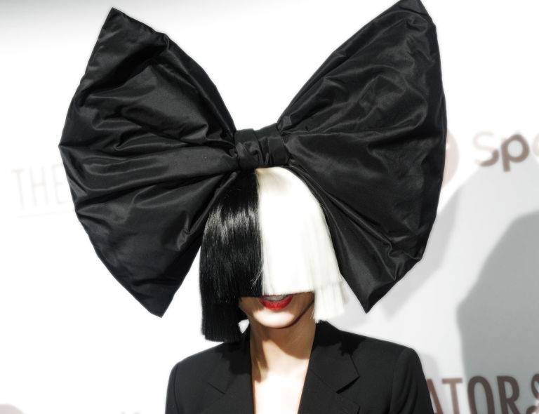 Wondering what Sia looks like without her wig?