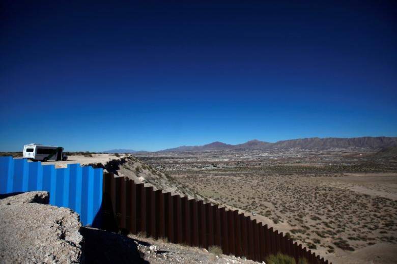 Trump's Mexico wall funding faces hitch among Republicans