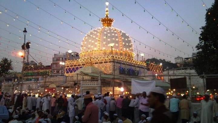 Ajmer Sharif's head supports ban on beef, cow slaughter