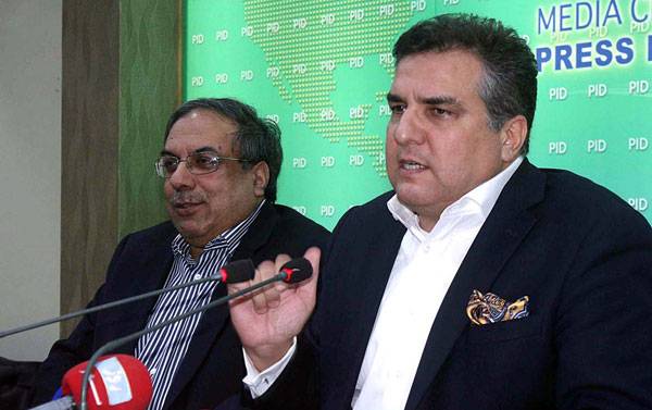 Daniyal Aziz asks Imran Khan to 'be a man' and identify who offered him money to back off from Panama case