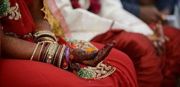 India brides get wooden paddles to beat drunk husbands