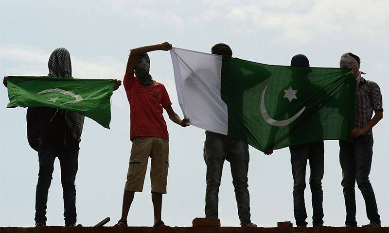Indian police arrests nine Kashmiris for taking photos with Pak flag