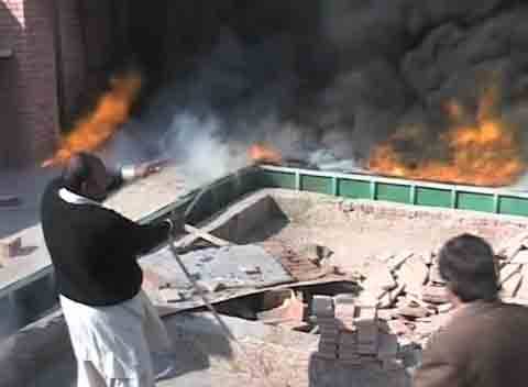 Fire destroys over 40 shanties in Multan