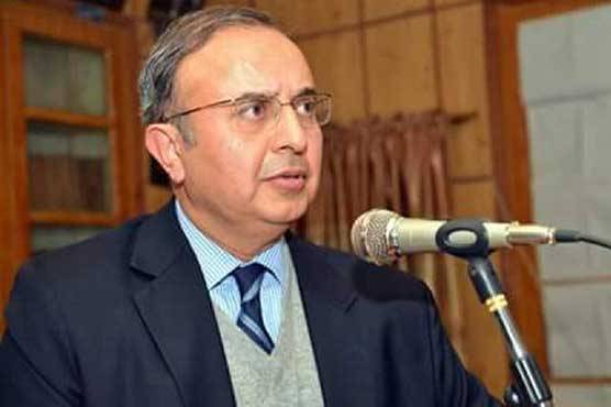 In a commendable act, LHC CJ attends ceremony of janitor's retirement