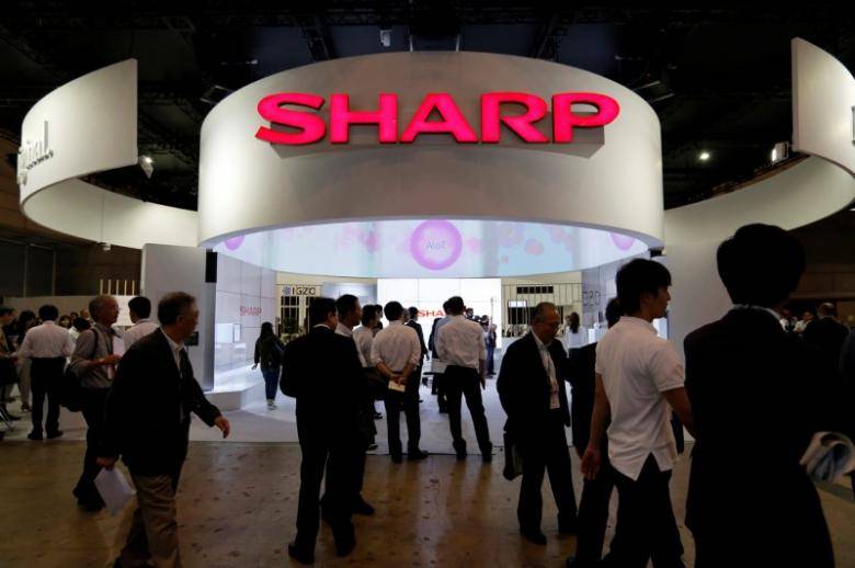 Sharp forecasts first profit in four years, confirms Toshiba chip bid