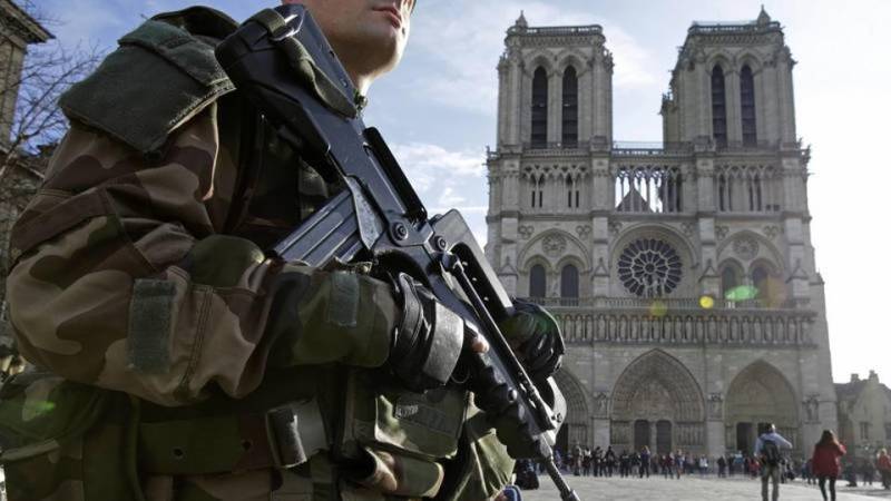 Paris police say attacker shot, wounded outside Notre Dame
