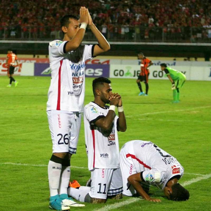Muslim, Hindu football players make political statement by celebration