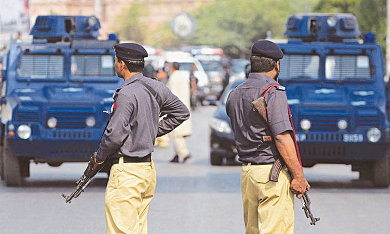 Policeman suspended for extorting money from shopkeeper in Karachi