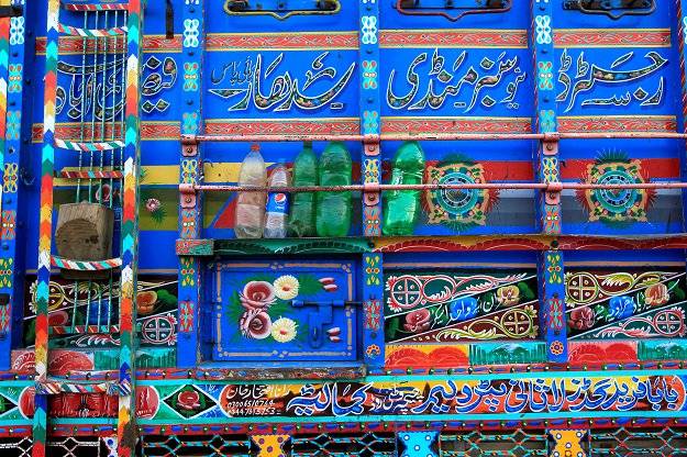 'Truck art' tradition trundles along in Pakistan