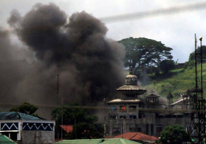 Philippines says Islamist fighters trapped in corner of besieged town