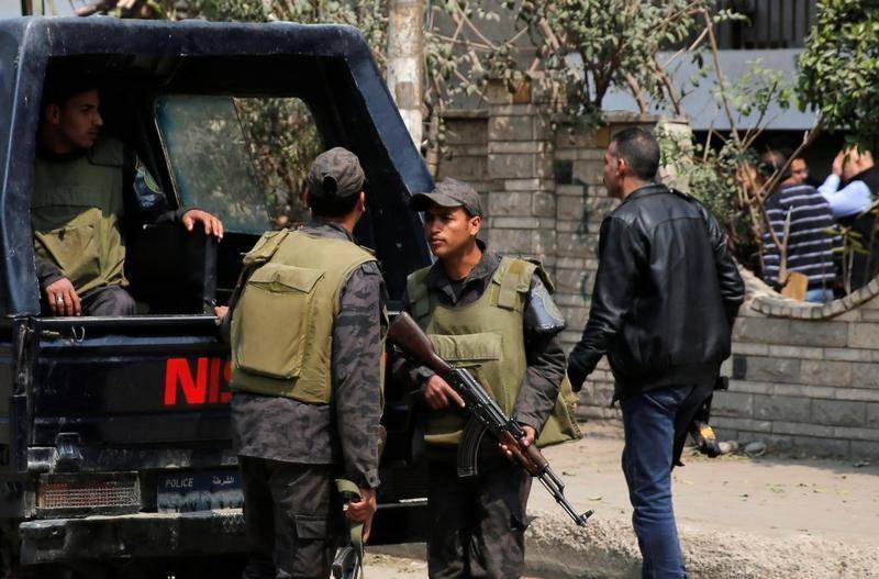 Gunmen kill five Egyptian police south of Cairo