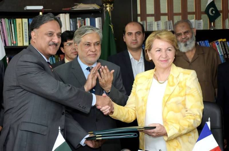 Dar witnesses signing of loan agreements between Pakistan, AFD