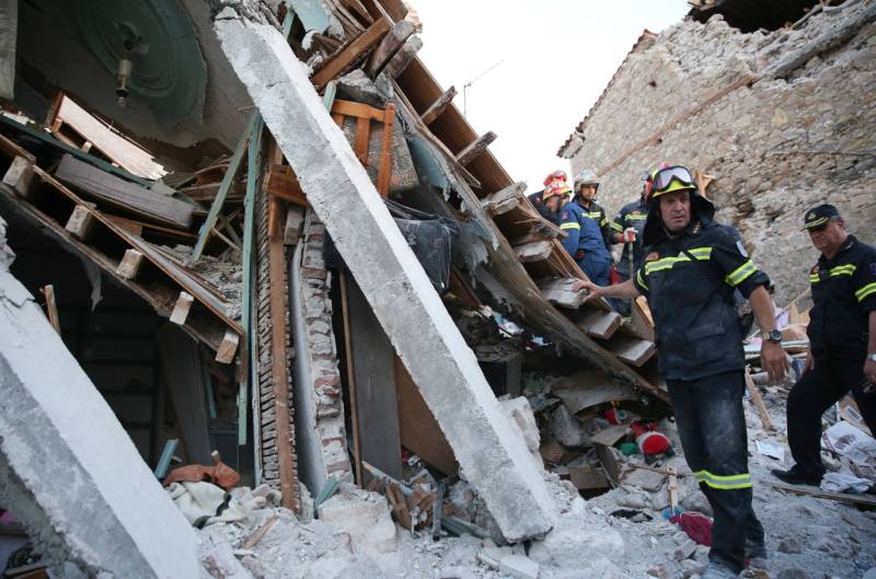 Earthquake in Greece kills 2, injures 120