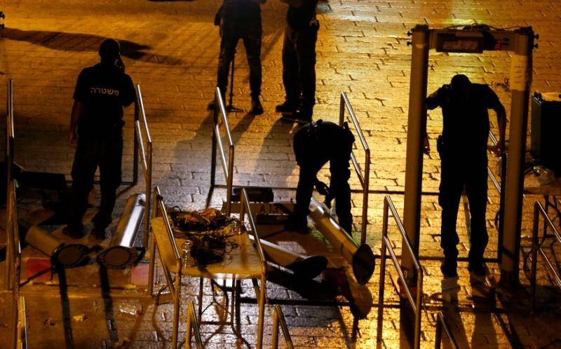 Israel to replace metal detectors at Al-Aqsa compound with smart surveillance