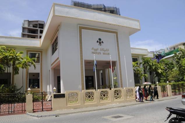 Maldives shuts down parliament over security concerns