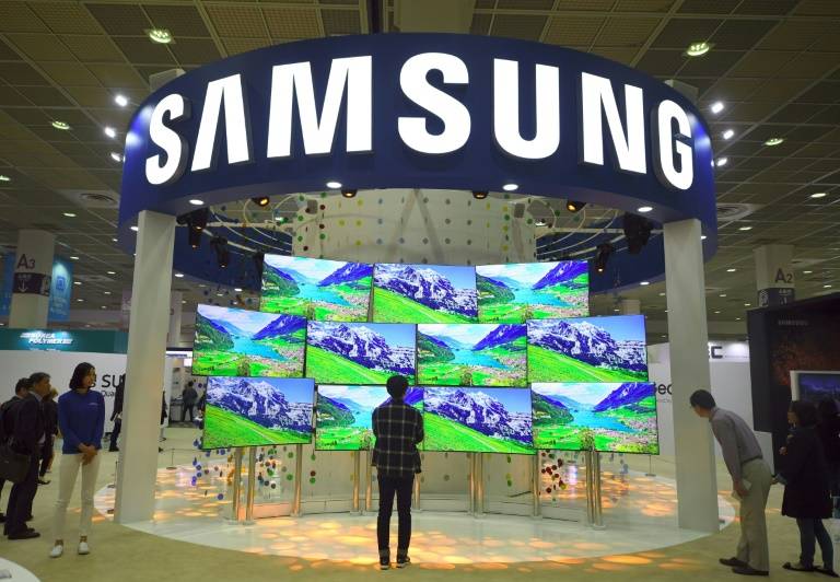 Samsung facing growing threats despite record profits