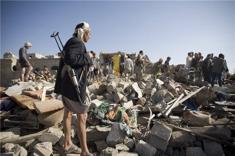 Four soldiers, six al Qaeda militants die in Yemen attack: official
