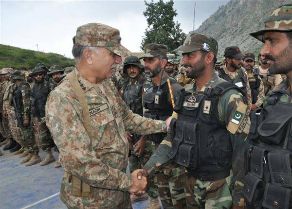 Commander Peshawar Corps visits Rajgal Valley, praises troops’ morale