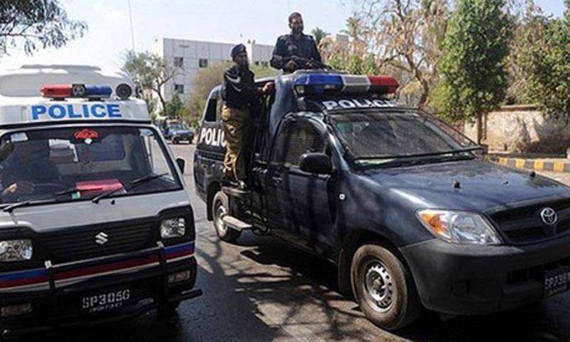 6 people burnt to death as van catches fire in Karachi