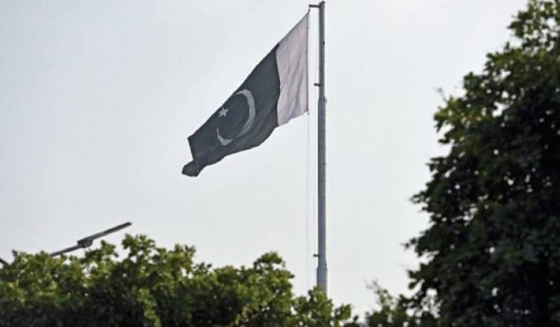 Army Chief hoists flag on Wagah border