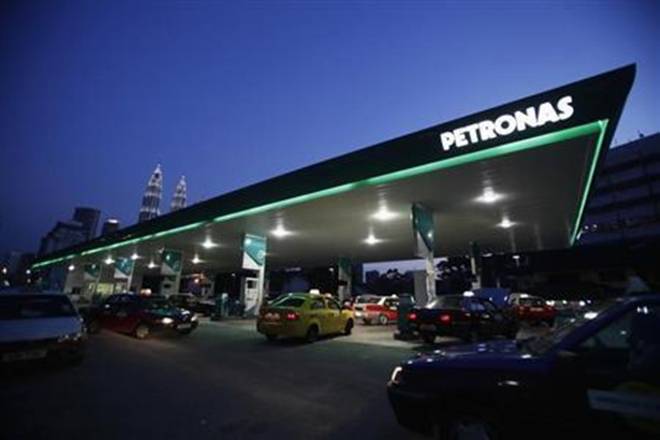 Petronas expects balance in oversupplied LNG market in 2023