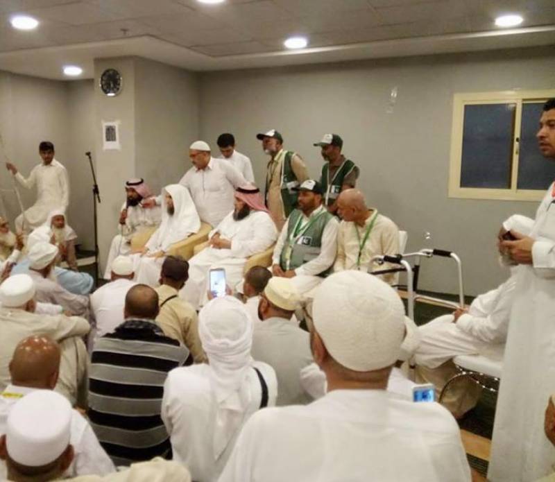 Imam-e-Kaaba visits Pakistani pilgrims in Makkah