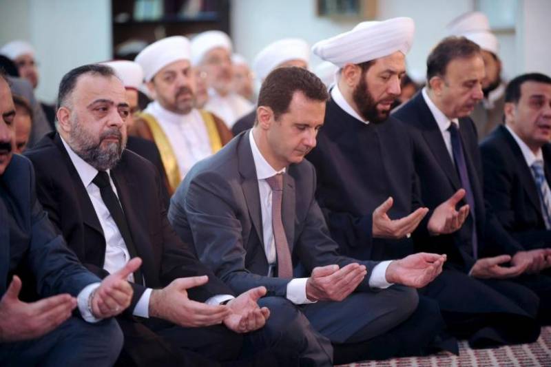 Syria's Assad offers Eid prayers near area seized from Islamic State