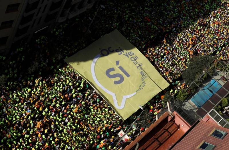 Hundreds of thousands rally for Catalan independence from Spain