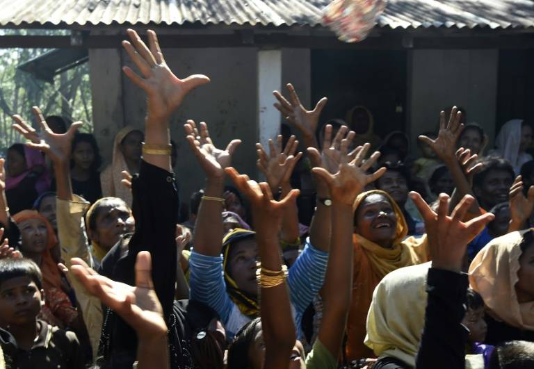 Rohingya refugees forced to scramble for aid in Bangladesh