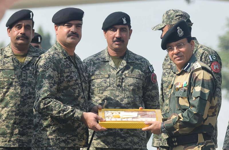 Wing Commander Bilal presents sweets to Indian BSF at Wagah border