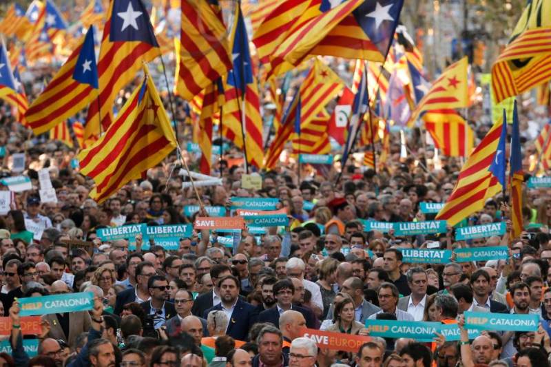 450,000 protest for independence in Barcelona