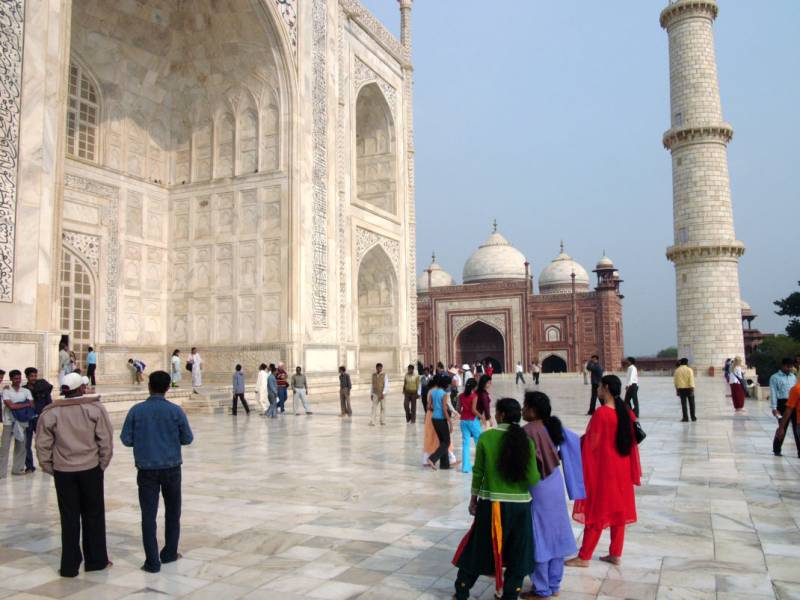 RSS history wing wants to ban Friday prayers at Taj Mahal