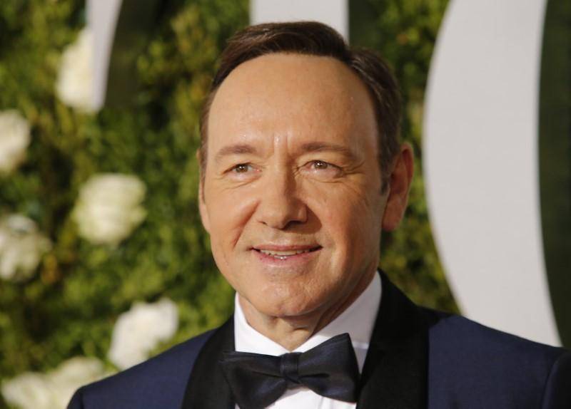 Hollywood actor Kevin Spacey declares he lives life as a gay man
