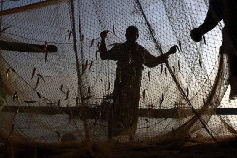 Pakistan arrests 55 Indian fishermen