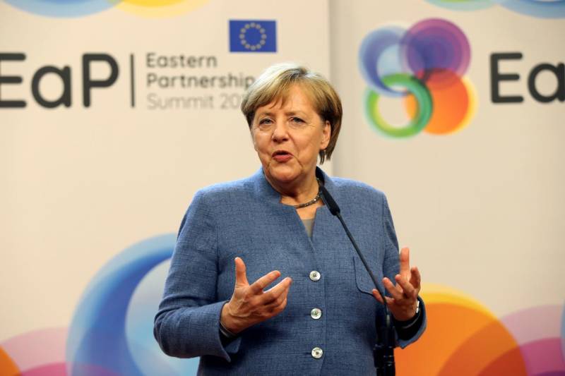 Germany's Merkel eyes Social Democrats in bid to form government
