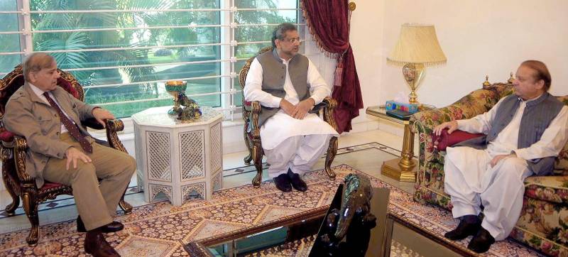 PM Abbasi, Nawaz, Shahbaz Sharif discussing overall political situation