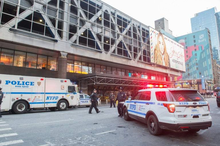 'Terror' bomber strikes NY subway, three hurt