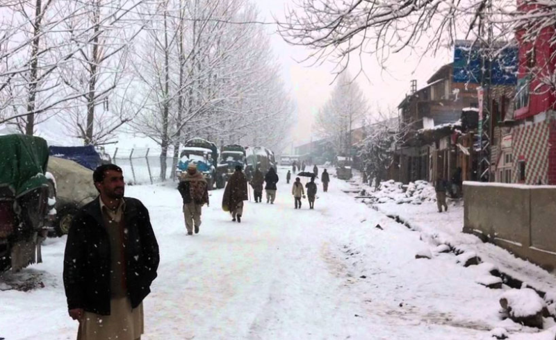 Fresh wave of cold across Pakistan as snow engulfs north 