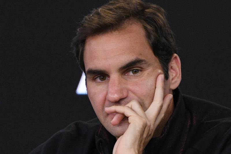 Federer says he's too old to be Australian Open favourite