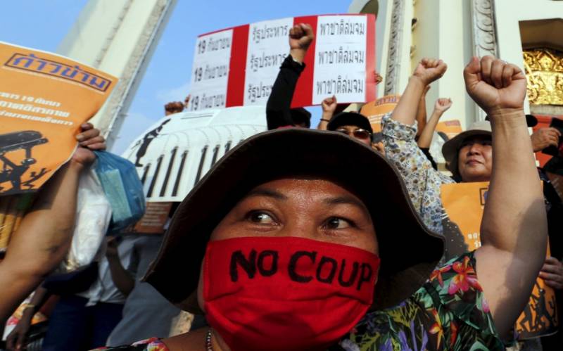 Hundreds of police in Thailand block anti-junta march