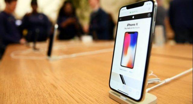Apple stock loses some sheen on disappointing iPhone sales