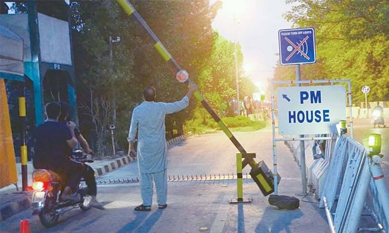 SC orders removal of barriers from Jati Umra, other places