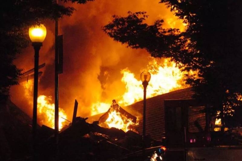 Four killed, some trapped as fire engulfs hotel in Philippine capital
