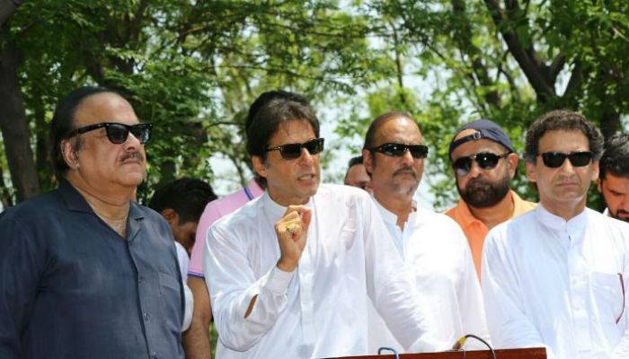 Imran lauds suo motu action by SC against misuse of public funds