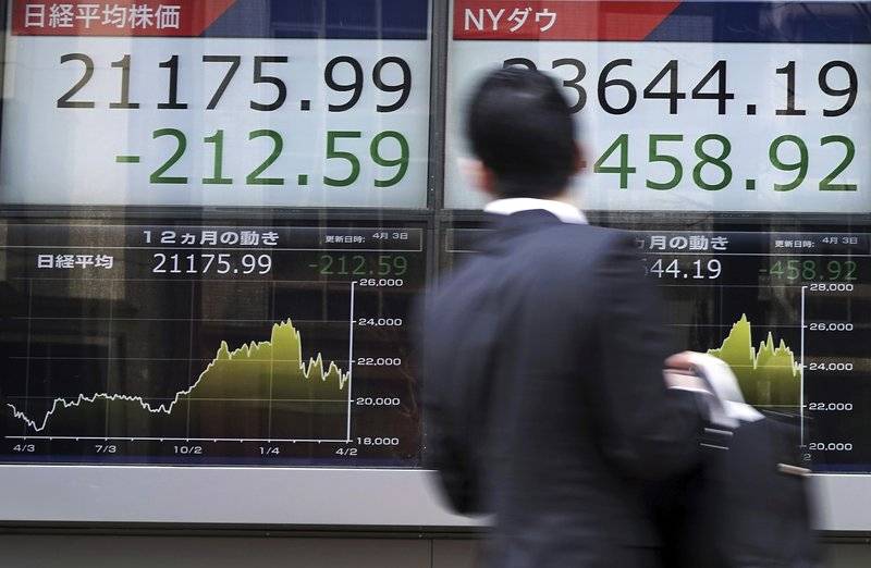 Asians stocks fall on US-China trade tensions, yen rises