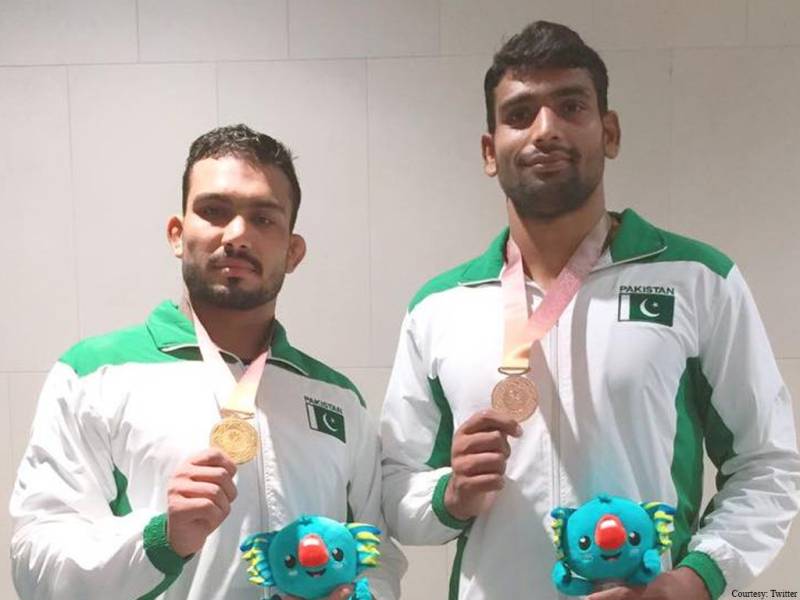 Pakistan Wrestling team returns home from Commonwealth Games